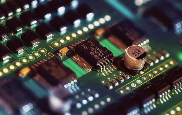 PCB激光切割机厂家该怎样去提高竞争优势？